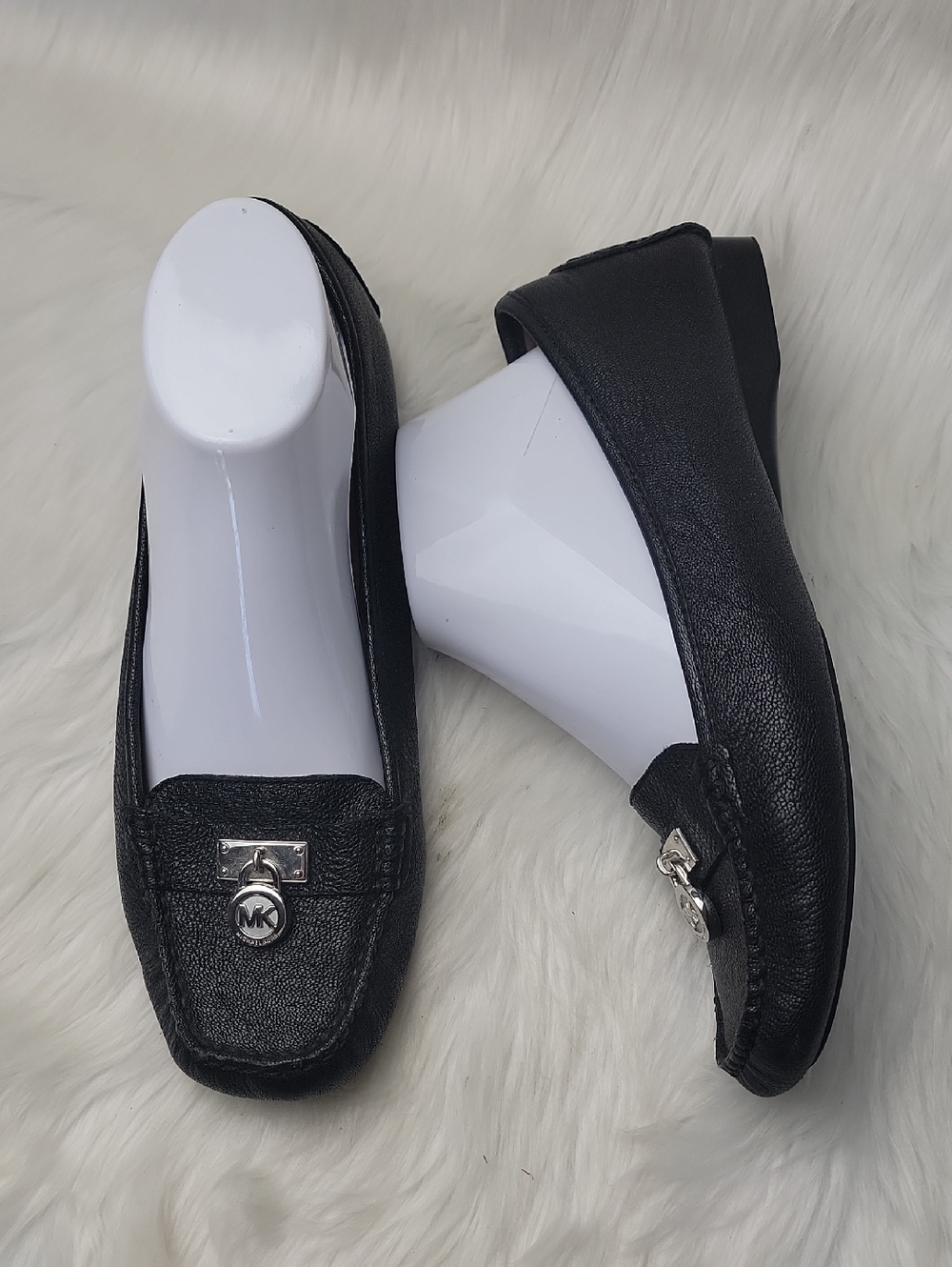 MICHAEL KORS Hamilton Silver Logo Padlock Leather Moccasin Driving Loafer 9.5